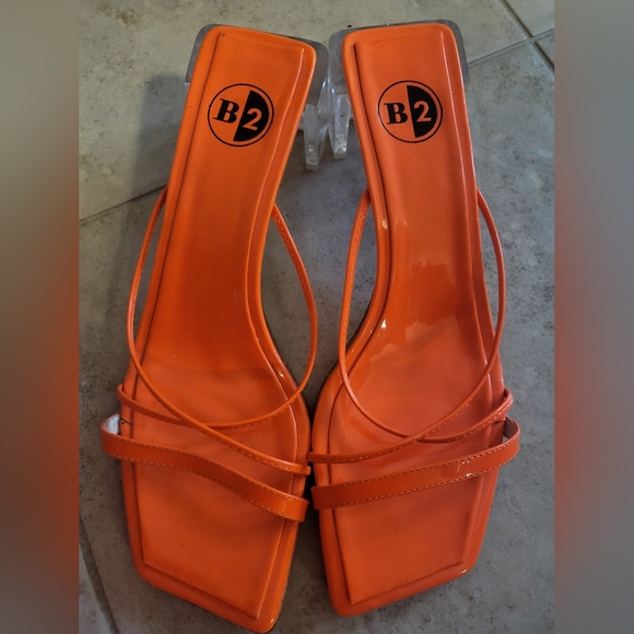B2 Sandals - Picture 1 of 3